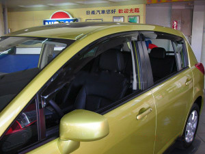 Nissan Tiida 2006-2012 - (H/B) - Дефлекторы окон (ветровики), комлект. (HIC) фото, цена