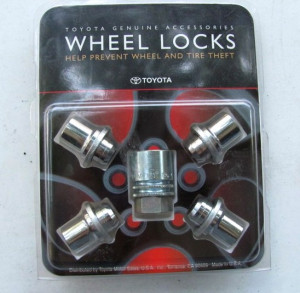 Toyota Solara 2004-2010 - Секретные гайки - Wheel Locks, Clear Chrome. (Toyota) фото, цена
