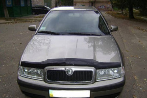 Skoda Octavia Tour 1997-2010 - Дефлектор капота (мухобойка), темный. (SIM) фото, цена