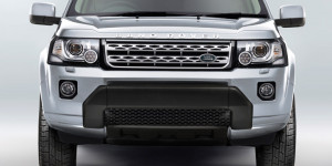 Land Rover Freelander 2011-2012 - Накладка переднего бампера черная (LR) фото, цена