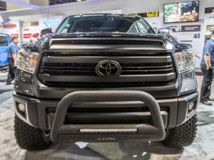 Toyota Tundra 2013-2016 - Дефлектор капота (мухобойка),  LUND фото, цена