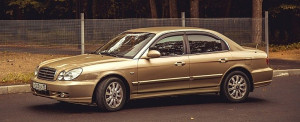 Hyundai Sonata 1998-2005 - Дефлекторы окон (ветровики), темные, комплект 4 шт. (Cobra) фото, цена