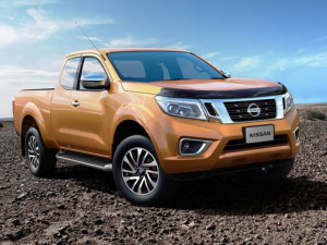 Nissan Navara 2015-2017 - Дефлектор капота (мухобойка) темный. (EGR) фото, цена